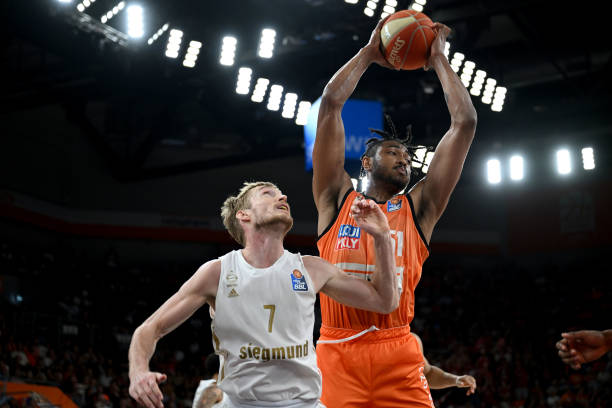 也成为球迷 也成为球迷