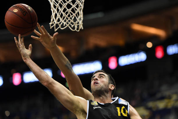 场上接近冠 场上接近冠